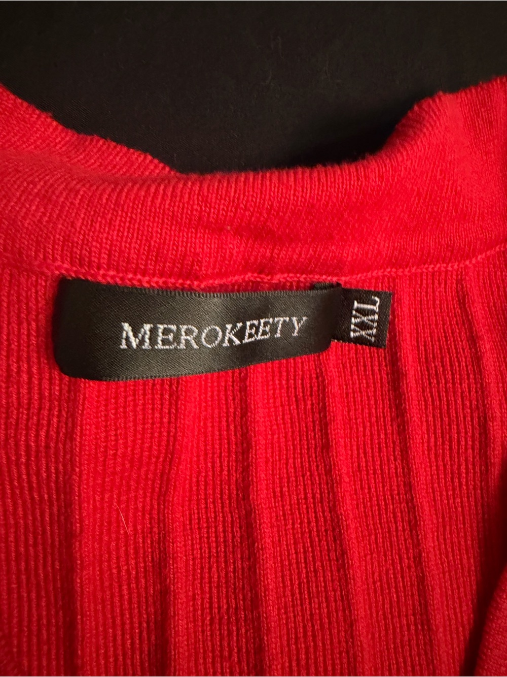 Merokeety Red Ribbed Button-Accent V-Neck Sweater - Picture 3 of 6